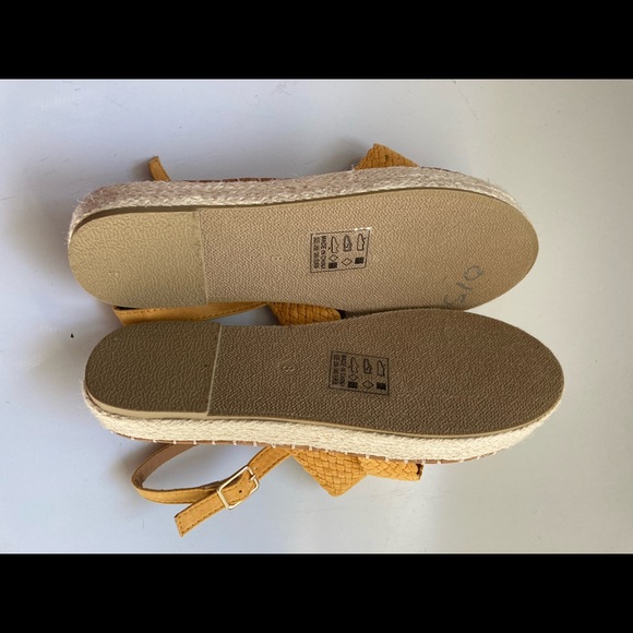 Nwot Cupid sandals - Picture 4 of 4